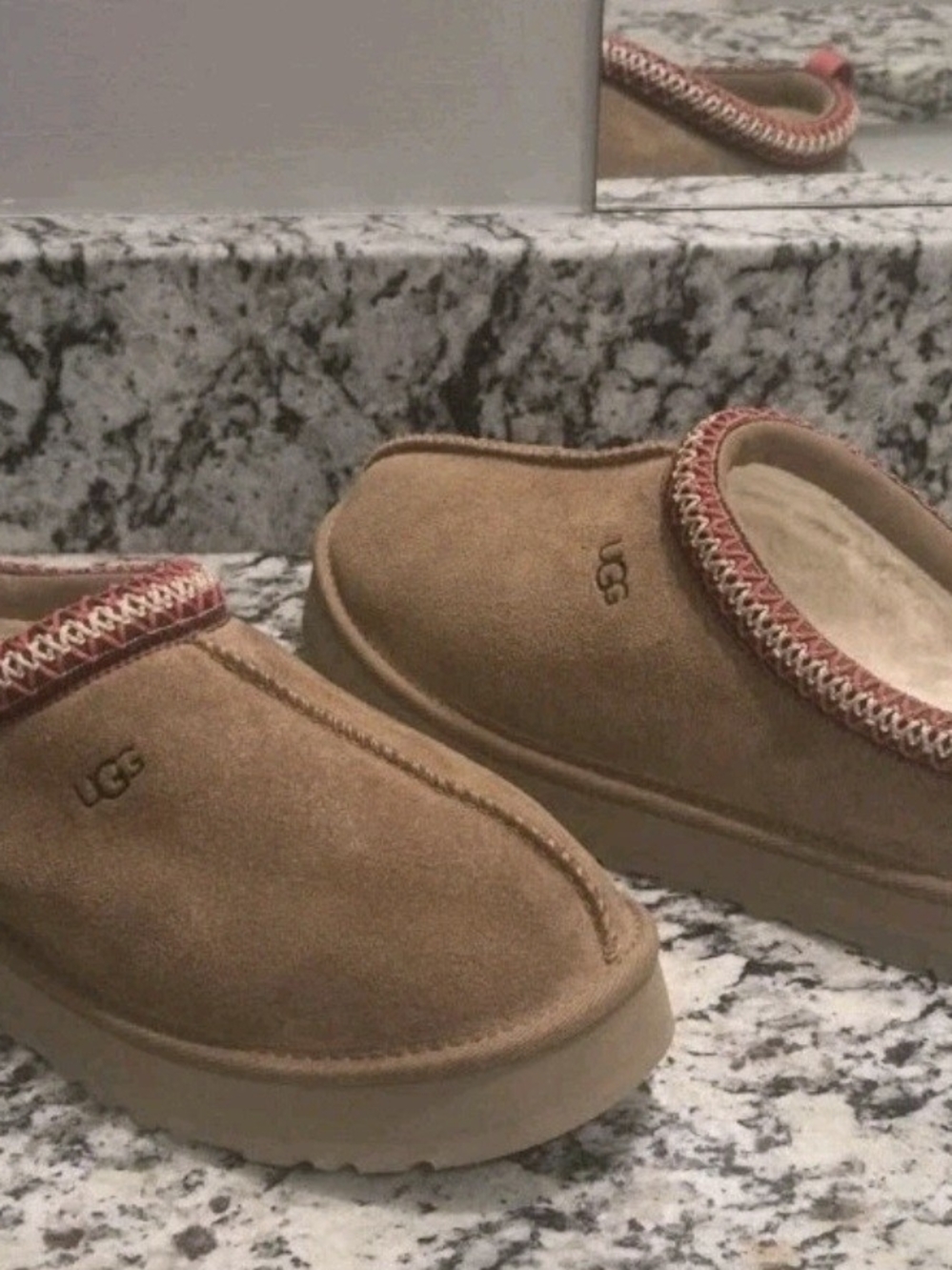 New UGGS Tasman II Clogs With Red Trim 1143776K YOUTH Size 6 - Picture 5 of 8